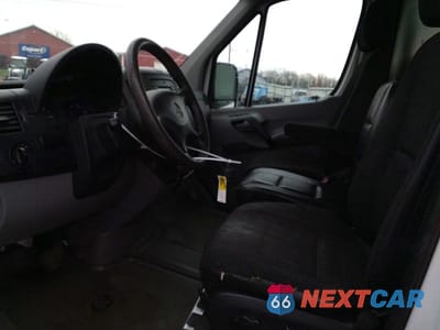 Zdjęcie 7 z 13 samochodu: 2014 MERCEDES BENZ SPRINTER 2500 VIN:WD3PE7CCXE5824798 - miniatura
