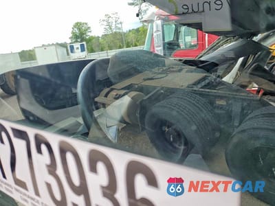 Zdjęcie 9 z 11 samochodu: 2020 FREIGHTLINER CASCADIA 126 VIN:3AKJHHDR7LSLR0700 - miniatura
