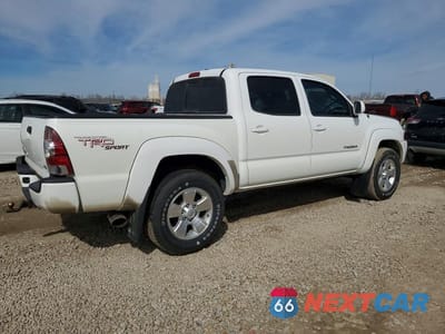 Trzecie zdjęcie samochodu z tyłu: 2011 TOYOTA TACOMA V6 VIN:3TMLU4ENXBM079688 - miniatura