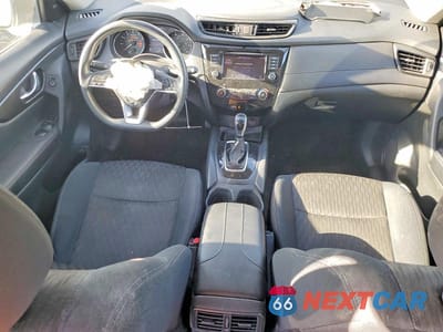 Zdjęcie 8 z 13 samochodu: 2018 NISSAN ROGUE S VIN:5N1AT2MT2JC711920 - miniatura