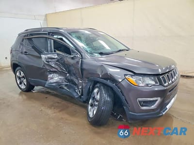 Czwarte zdjęcie samochodu z boku: 2019 JEEP COMPASS LIMITED VIN:3C4NJDCBXKT854376 - miniatura