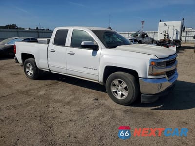 Czwarte zdjęcie samochodu z boku: 2017 CHEVROLET SILVERADO C1500 LT VIN:1GCRCREC3HZ206121 - miniatura
