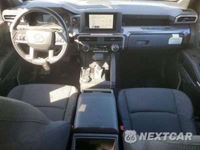 Zdjęcie 8 z 12 samochodu: 2025 TOYOTA TACOMA SR5 VIN:3TMLB5JN75M172346 - miniatura