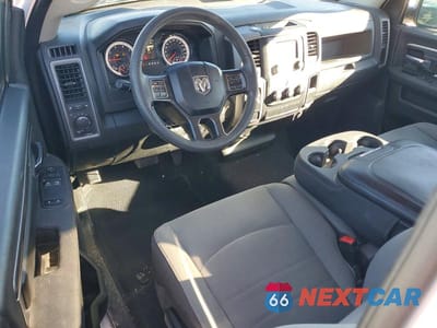 Zdjęcie 8 z 12 samochodu: 2021 RAM 1500 CLASSIC VIN:3C6JR6AG3MG647378 - miniatura