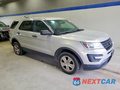 Czwarte zdjęcie samochodu z boku: 2016 FORD EXPLORER POLICE INTERCEPTOR VIN:1FM5K8ARXGGA97541 - miniatura