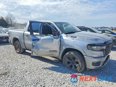 Czwarte zdjęcie samochodu z boku: 2025 RAM 1500 BIG HORN VIN:1C6SRFFP8SN640606 - miniatura