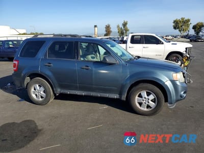 Czwarte zdjęcie samochodu z boku: 2010 FORD ESCAPE XLT VIN:1FMCU9DG1AKB54795 - miniatura