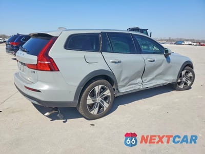 Trzecie zdjęcie samochodu z tyłu: 2025 VOLVO V60 VIN:YV4L12WK6S2146616 - miniatura