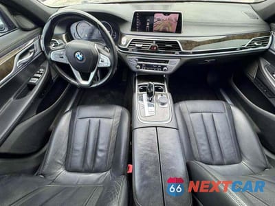 Zdjęcie 9 z 10 samochodu: 2019 BMW 740 I VIN:WBA7E2C58KB218257 - miniatura