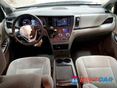 Zdjęcie 8 z 13 samochodu: 2019 TOYOTA SIENNA LE 8-PASSENGER VIN:5TDKZ3DC6KS983898 - miniatura
