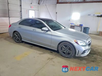 Czwarte zdjęcie samochodu z boku: 2019 MERCEDES-BENZ C 300 4MATIC VIN:WDDWF8EB2KR483089 - miniatura