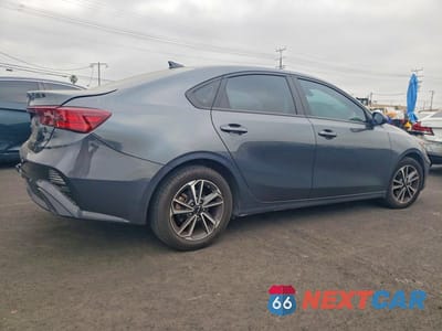 Trzecie zdjęcie samochodu z tyłu: 2023 KIA FORTE LXS VIN:3KPF24AD6PE681781 - miniatura