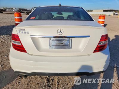 Zdjęcie 6 z 13 samochodu: 2014 MERCEDES-BENZ C 250 VIN:WDDGF4HBXEA962890 - miniatura