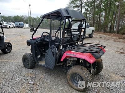 Trzecie zdjęcie samochodu z tyłu: 2015 HONDA PIONEER 500 UTILITY VEHICLE VIN:1HFVE0301F4000356 - miniatura