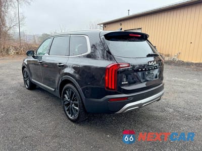Trzecie zdjęcie samochodu z tyłu: 2022 KIA TELLURIDE SX VIN:5XYP5DHC1NG217368 - miniatura