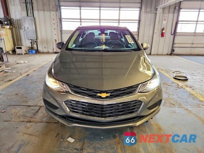 Piąte zdjęcie samochodu w środku: 2018 CHEVROLET CRUZE LT VIN:1G1BE5SM9J7234968 - miniatura