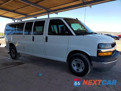 Czwarte zdjęcie samochodu z boku: 2017 CHEVROLET EXPRESS G3500 LT VIN:1GAZGPFG4H1336801 - miniatura