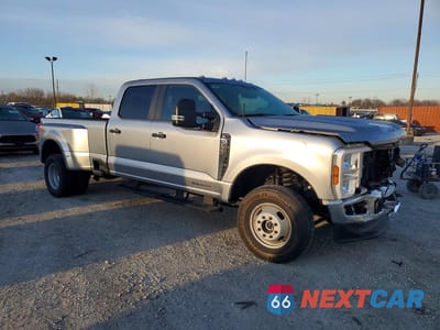 Czwarte zdjęcie samochodu z boku: 2024 FORD F350 SUPER DUTY VIN:1FT8W3DT9REC88639 - miniatura
