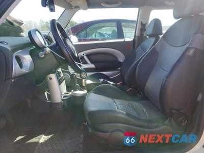 Zdjęcie 7 z 11 samochodu: 2005 MINI COOPER VIN:WMWRC33435TJ66305 - miniatura