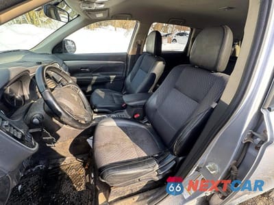 Piąte zdjęcie samochodu w środku: 2015 MITSUBISHI OUTLANDER SE VIN:JA4AZ3A39FZ001036 - miniatura