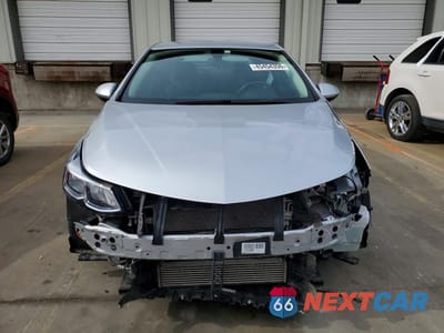 Piąte zdjęcie samochodu w środku: 2018 CHEVROLET CRUZE LS VIN:1G1BC5SM3J7243834 - miniatura