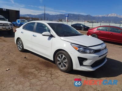 Czwarte zdjęcie samochodu z boku: 2023 KIA RIO S VIN:3KPA24AD2PE602777 - miniatura