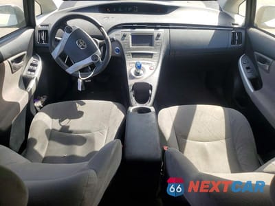 Zdjęcie 8 z 12 samochodu: 2014 TOYOTA PRIUS THREE VIN:JTDKN3DU6E0379828 - miniatura