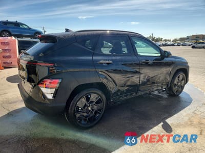 Trzecie zdjęcie samochodu z tyłu: 2026 HYUNDAI KONA SEL SPORT VIN:KM8HF3AB1TU412312 - miniatura