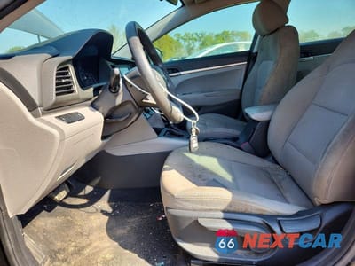 Zdjęcie 7 z 12 samochodu: 2019 HYUNDAI ELANTRA SE VIN:5NPD74LF4KH472938 - miniatura