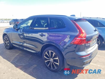 Drugie zdjęcie samochodu z przodu: 2023 VOLVO XC60 PLUS VIN:YV4L12RW9P1278118 - miniatura