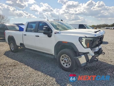 Czwarte zdjęcie samochodu z boku: 2024 GMC SIERRA K2500 HEAVY DUTY VIN:1GT49LEY5RF468775 - miniatura