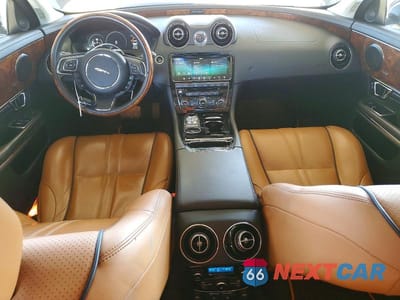 Zdjęcie 8 z 12 samochodu: 2018 JAGUAR XJ R - SPORT VIN:SAJWA1C72J8W17409 - miniatura