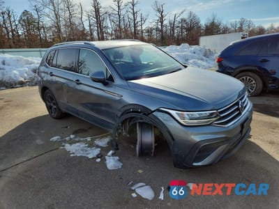 Czwarte zdjęcie samochodu z boku: 2022 VOLKSWAGEN TIGUAN SE VIN:3VV2B7AX3NM022877 - miniatura