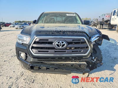 Piąte zdjęcie samochodu w środku: 2017 TOYOTA TACOMA SR5 VIN:5TFAX5GN7HX074453 - miniatura