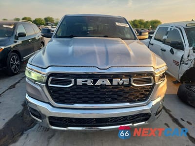 Piąte zdjęcie samochodu w środku: 2025 RAM 1500 BIG HORN VIN:1C6SRFFP3SN581240 - miniatura
