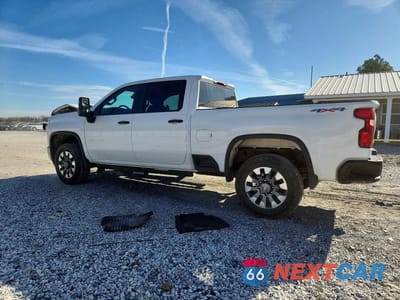 Drugie zdjęcie samochodu z przodu: 2023 CHEVROLET SILVERADO K2500 CUSTOM VIN:2GC4YME78P1704971 - miniatura