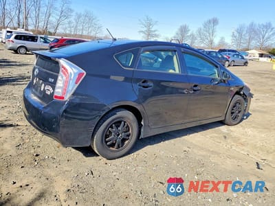 Trzecie zdjęcie samochodu z tyłu: 2013 TOYOTA PRIUS TWO VIN:JTDKN3DU7D5632477 - miniatura