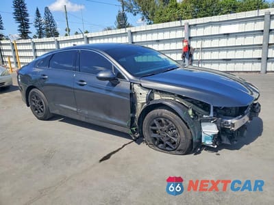 Czwarte zdjęcie samochodu z boku: 2026 KIA K5 LXS VIN:KNAG24J75T5406274 - miniatura