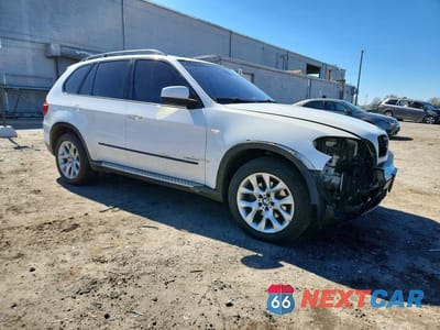 Czwarte zdjęcie samochodu z boku: 2011 BMW X5 XDRIVE35I VIN:5UXZV4C55BL404130 - miniatura