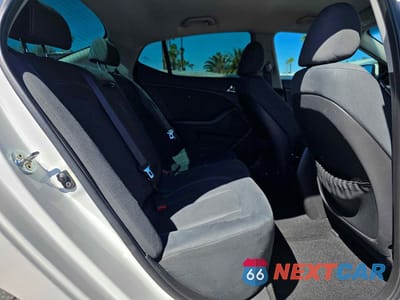 Zdjęcie 6 z 10 samochodu: 2012 KIA OPTIMA HYBRID LX VIN:KNAGM4AD0C5017607 - miniatura