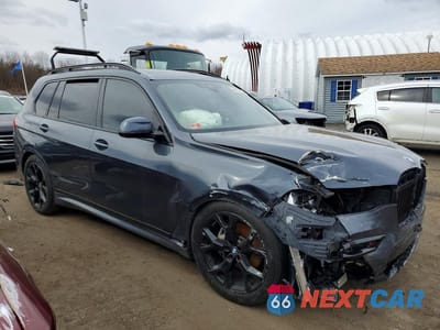 Czwarte zdjęcie samochodu z boku: 2022 BMW X7 XDRIVE40I VIN:5UXCW2C05N9K13921 - miniatura