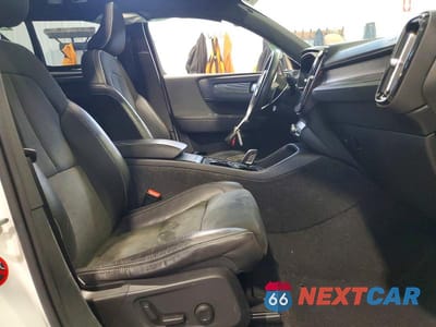 Zdjęcie 7 z 14 samochodu: 2019 VOLVO XC40 T5 R-DESIGN VIN:YV4162UM5K2057519 - miniatura