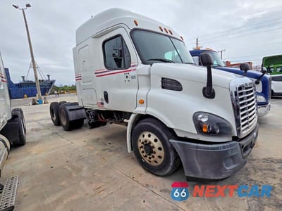 2017 FREIGHTLINER CASCADIA 113 3AKJGHDV8HSHZ2770 - główne zdjęcie licytacji z USA - miniatura