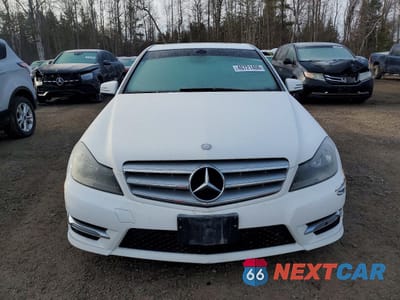 Piąte zdjęcie samochodu w środku: 2013 MERCEDES-BENZ C300W 4MATIC 4DR VIN:WDDGF8AB9DA792683 - miniatura