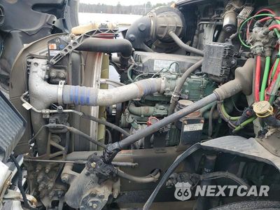 Zdjęcie 7 z 10 samochodu: 2019 VOLVO VNR SEMI TRUCK VIN:4V4W19DF4KN217894 - miniatura