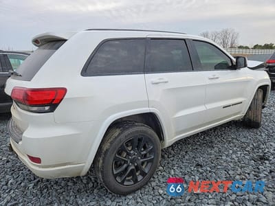 Trzecie zdjęcie samochodu z tyłu: 2020 JEEP GRAND CHEROKEE LAREDO VIN:1C4RJFAG3LC400124 - miniatura