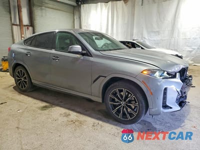 Czwarte zdjęcie samochodu z boku: 2025 BMW X6 XDRIVE40I VIN:5UX33EX08S9X40285 - miniatura