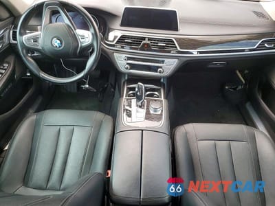 Zdjęcie 8 z 11 samochodu: 2017 BMW 740 I VIN:WBA7E2C5XHG740075 - miniatura