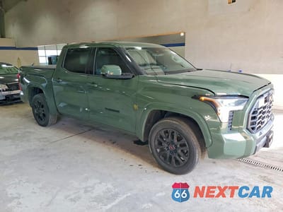 Czwarte zdjęcie samochodu z boku: 2022 TOYOTA TUNDRA SR5 VIN:5TFLA5DB6NX038608 - miniatura