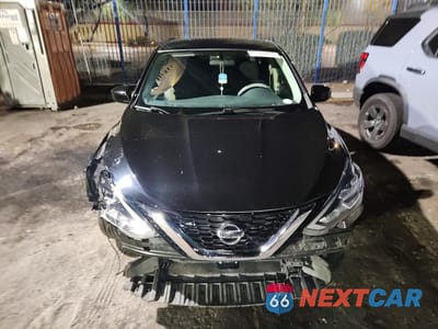 Piąte zdjęcie samochodu w środku: 2018 NISSAN SENTRA SV VIN:3N1AB7AP9JY260944 - miniatura